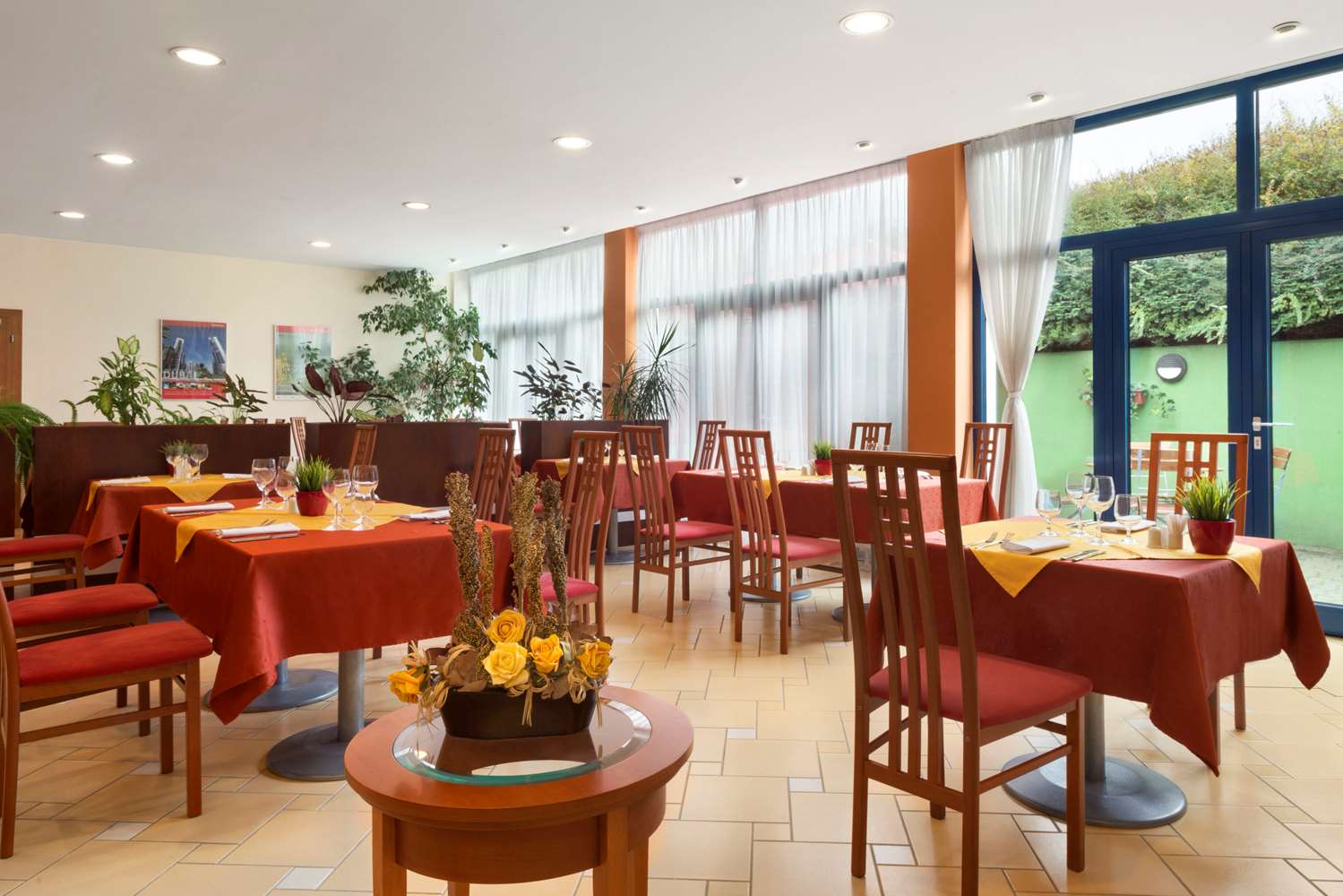 Ramada by Wyndham Airport Prague 8/17