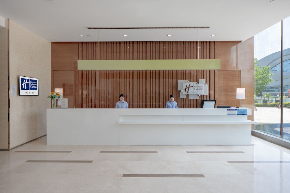 Holiday Inn Express Luoyang City Center 9/72
