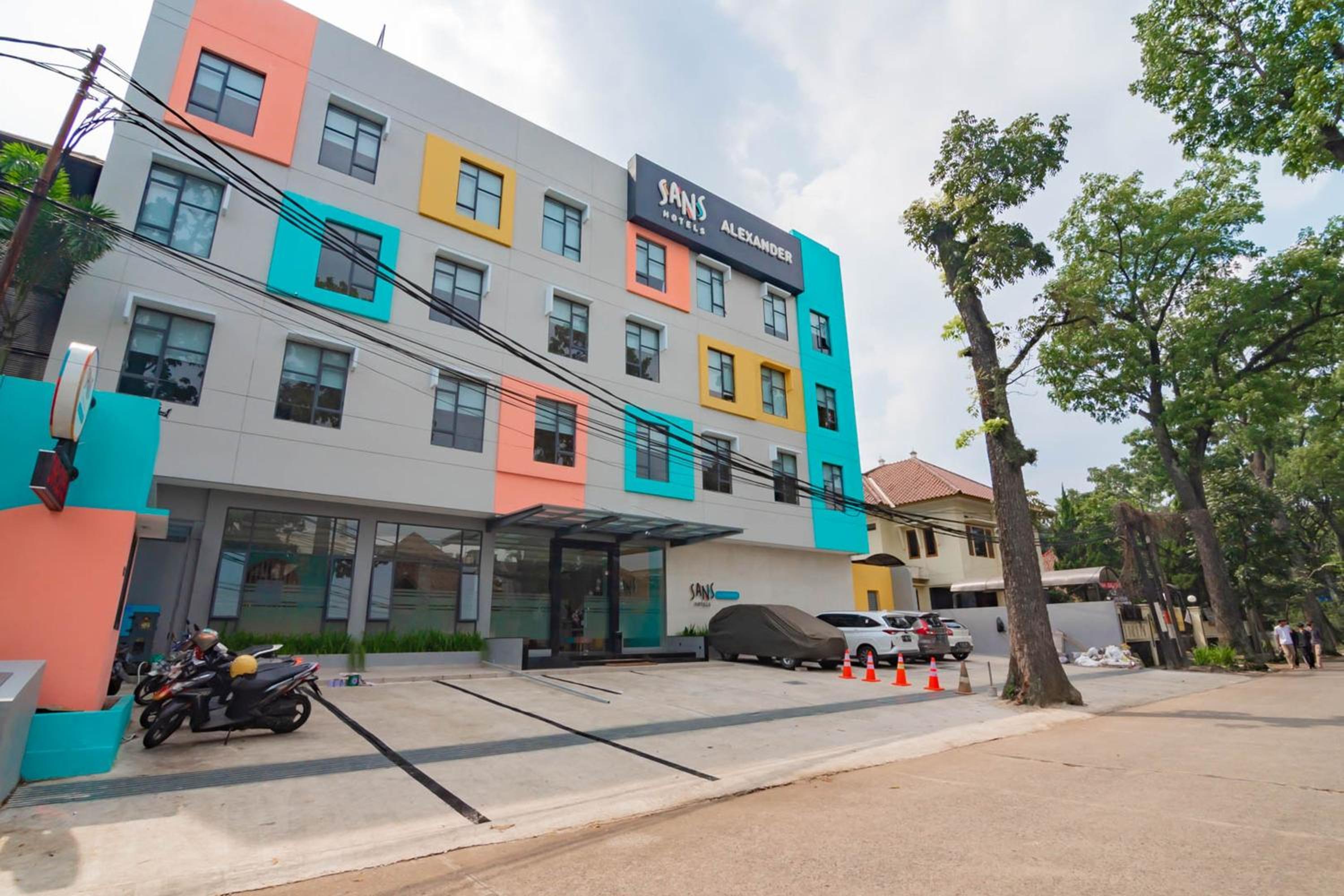 Sans Hotel Alexander Bandung 63/66