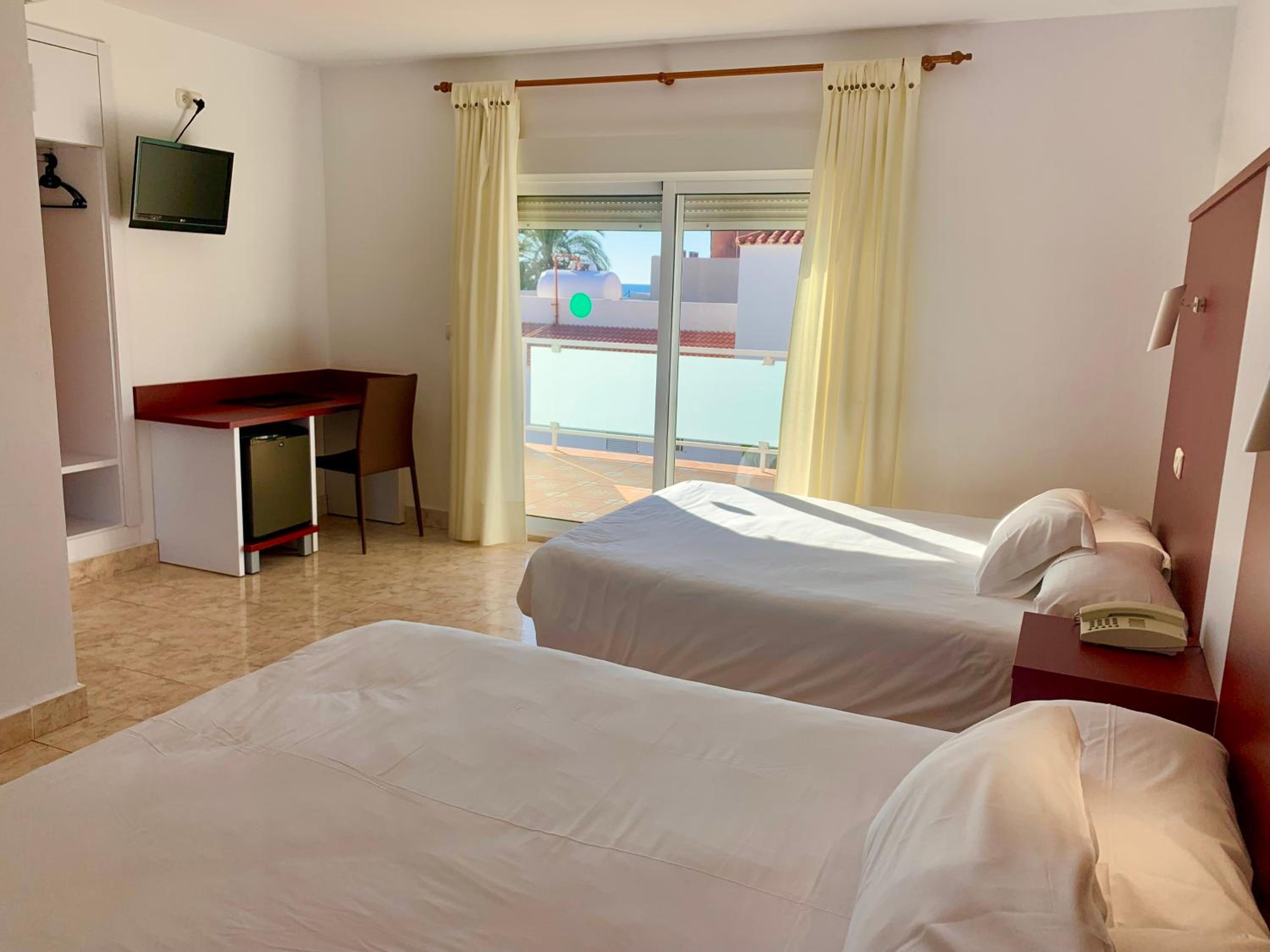 Room, Double or Twin Bed, Lateral Side Sea View