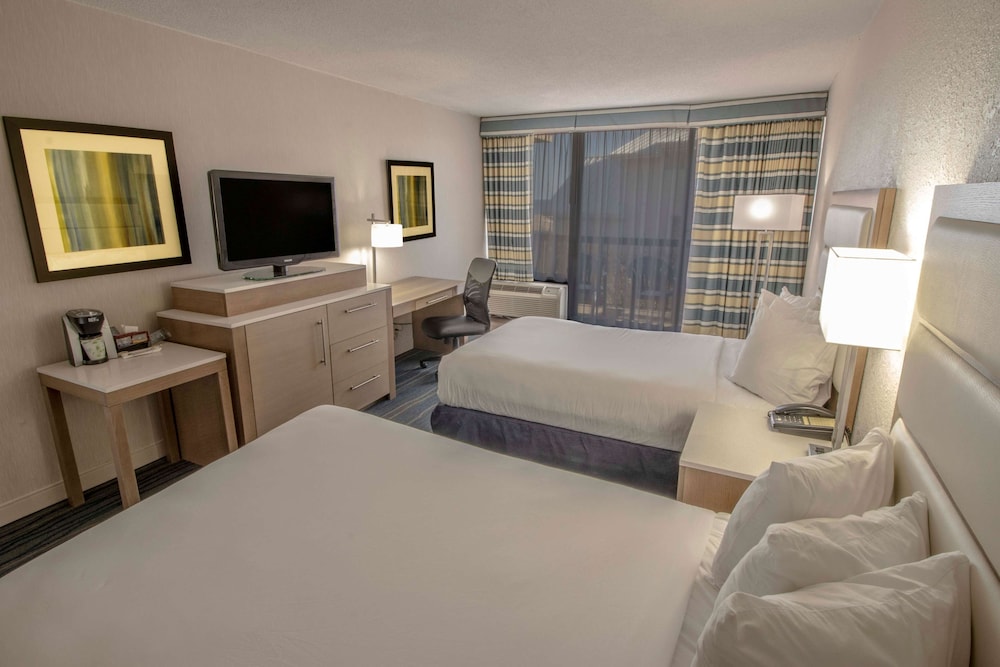 Wyndham Virginia Beach Oceanfront 15/64