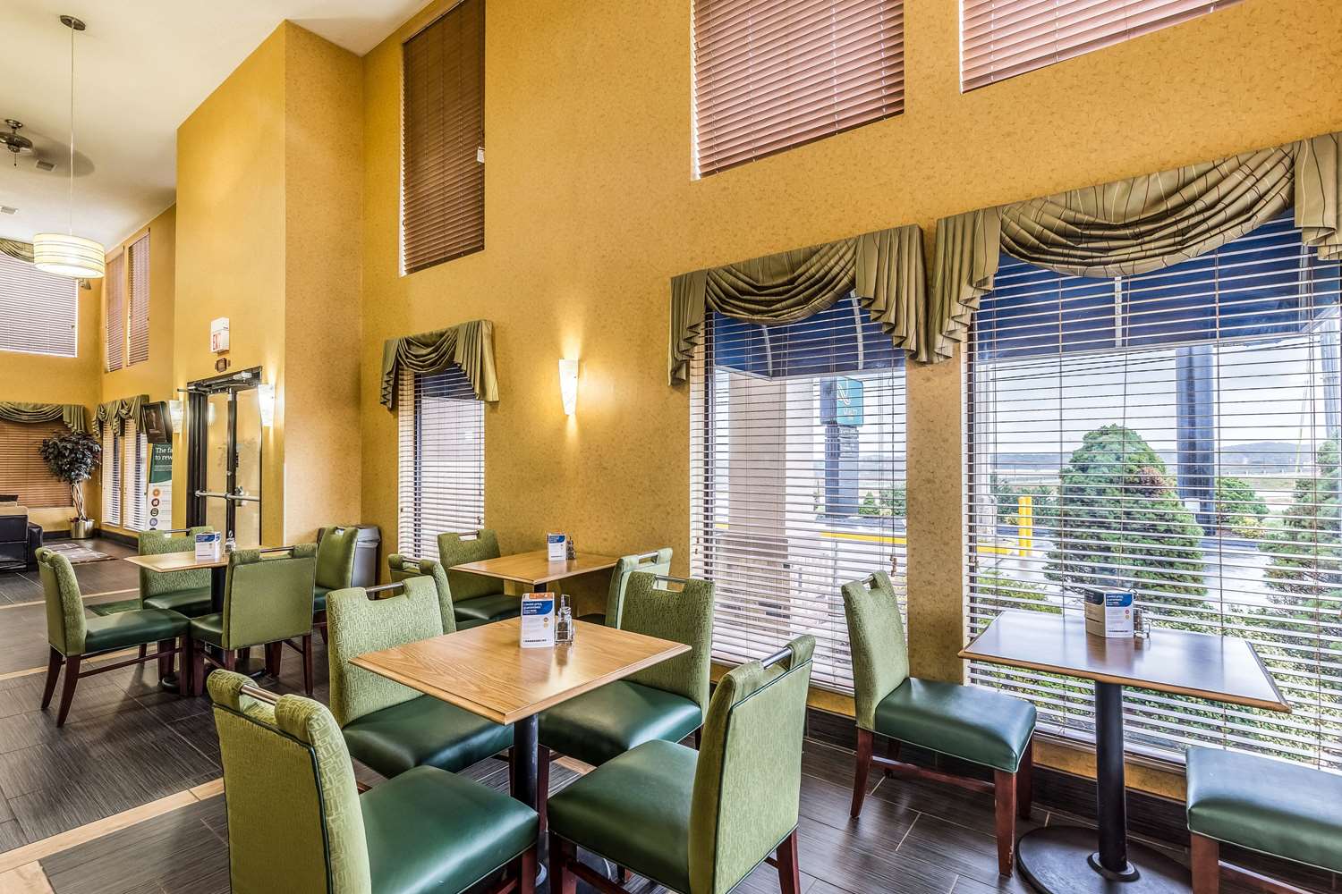 Quality Inn Rolla MO 37/49