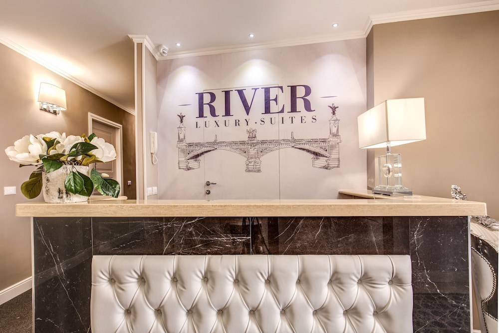 River Luxury Suites 2/25