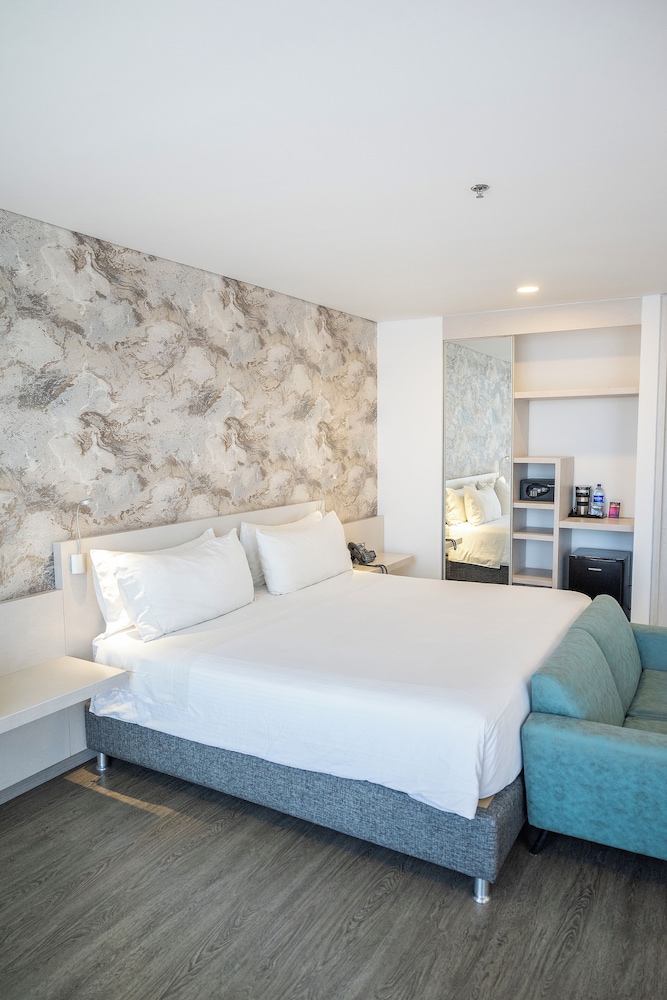 Hotel Black Tower Premium 23/70