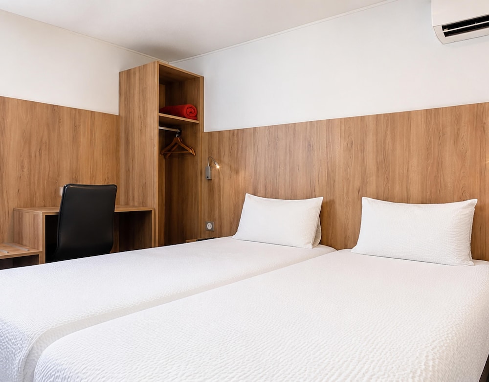 BRIT HOTEL PLAISANCE 15/61