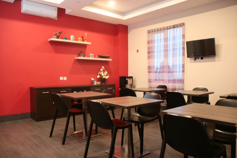 OYO 1006 Azzahra Guest House 13/16