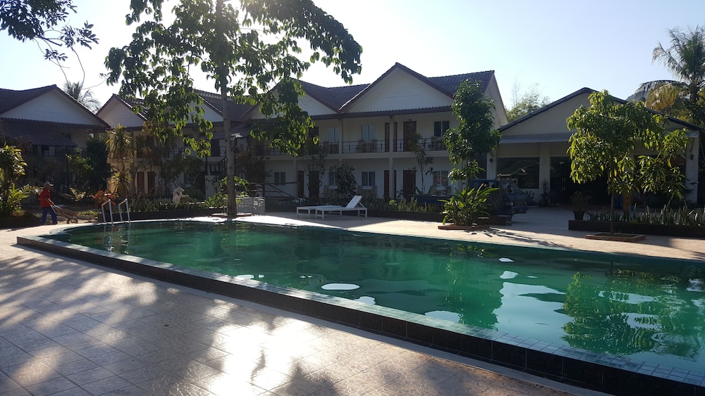 Sansan Resort 49/50