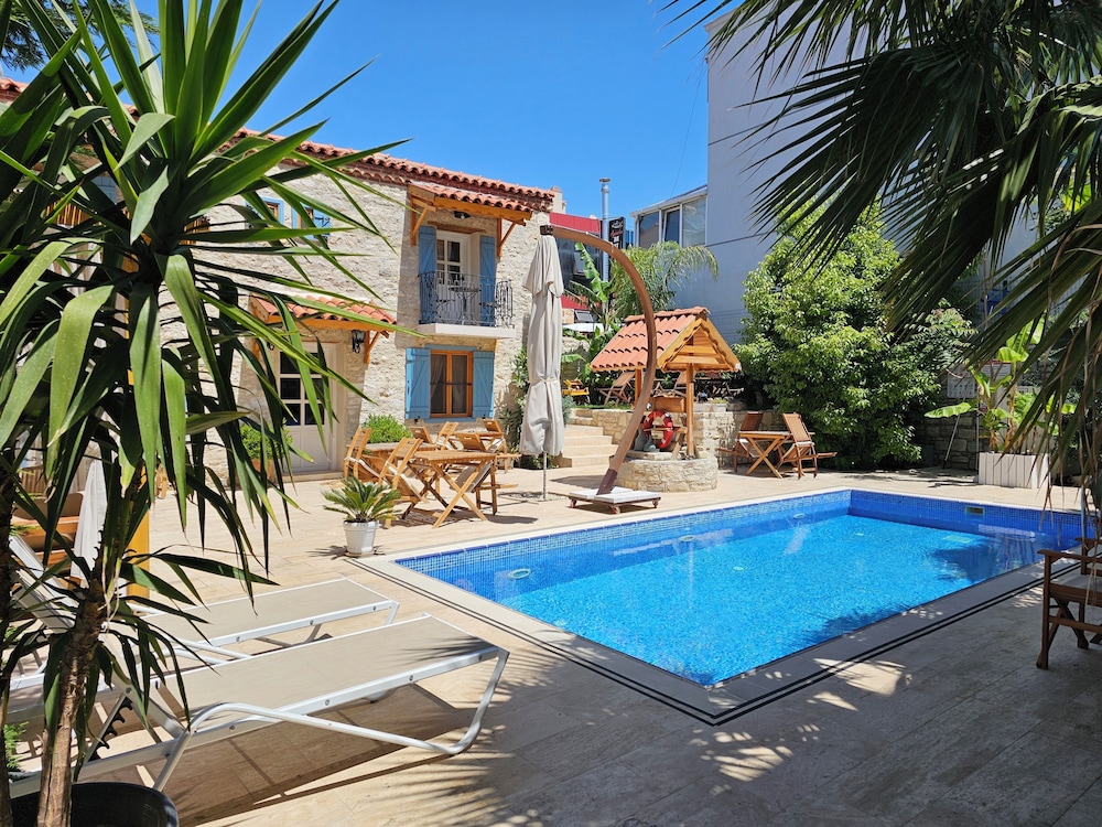 Kugu Urla Otel 47/50