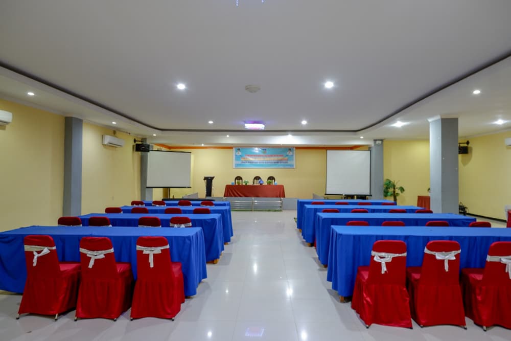 RedDoorz near Citraland Waterpark Kendari 25/29