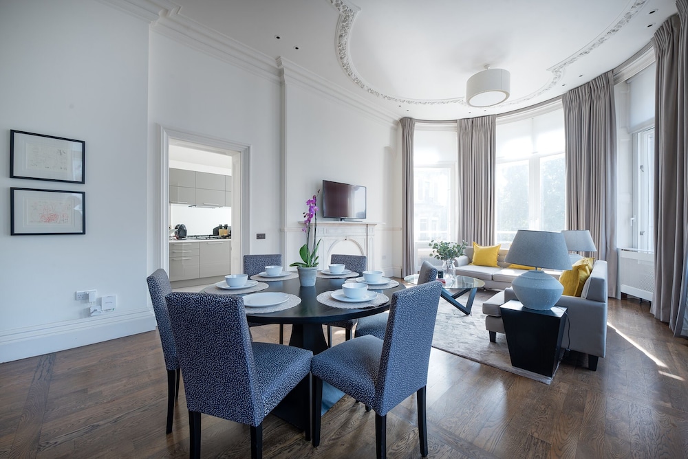 Grosvenor Gardens by CAPITAL 30/50