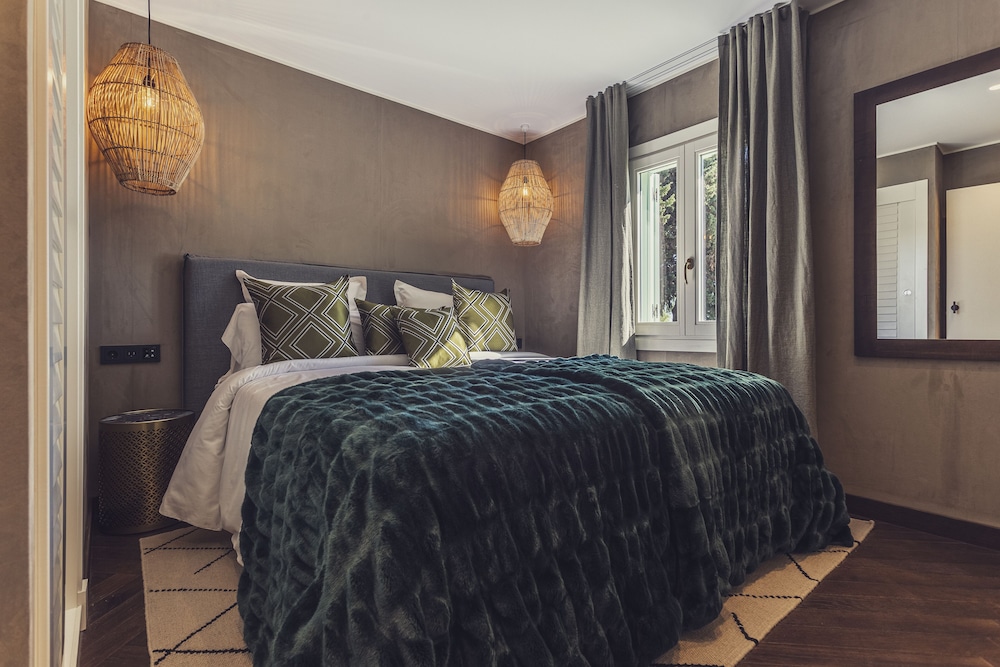 1 BEDROOM, BUNGALOW, TERRACE