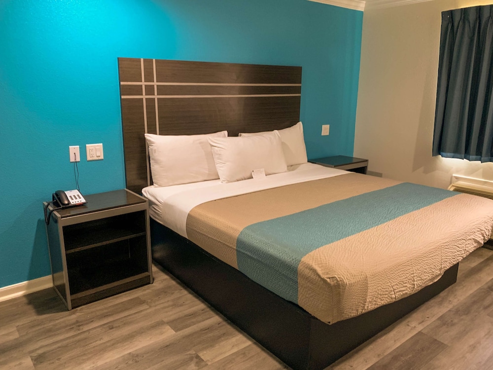 Motel6 Houston, TX – Hwy 249 and Fallbrook 18/44