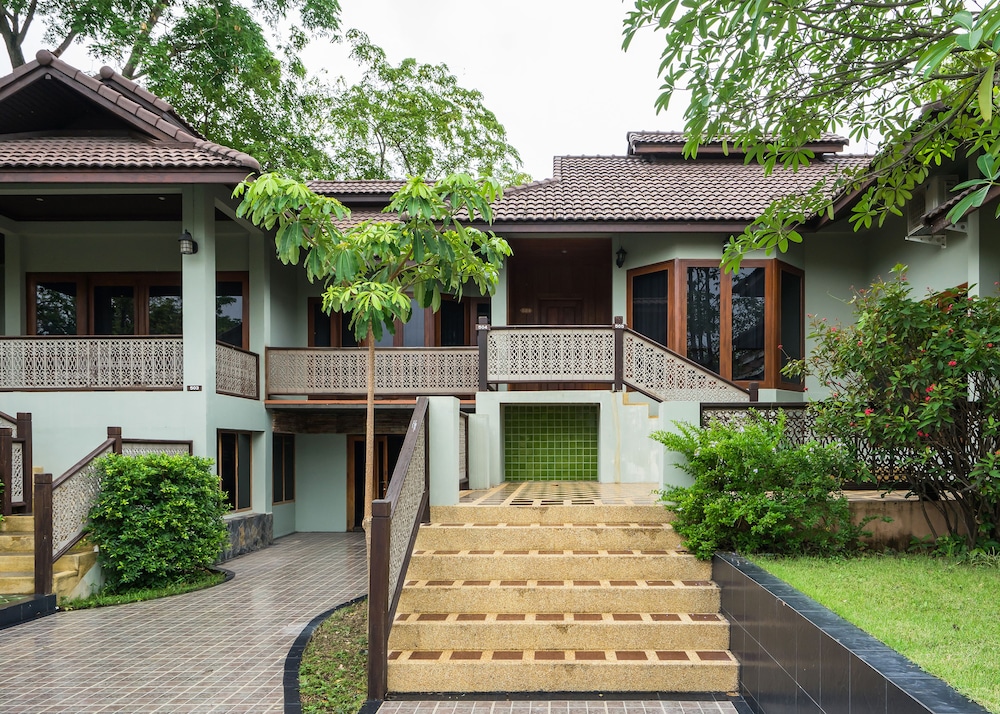 Le Charme Sukhothai Historical Park Resort 6/63