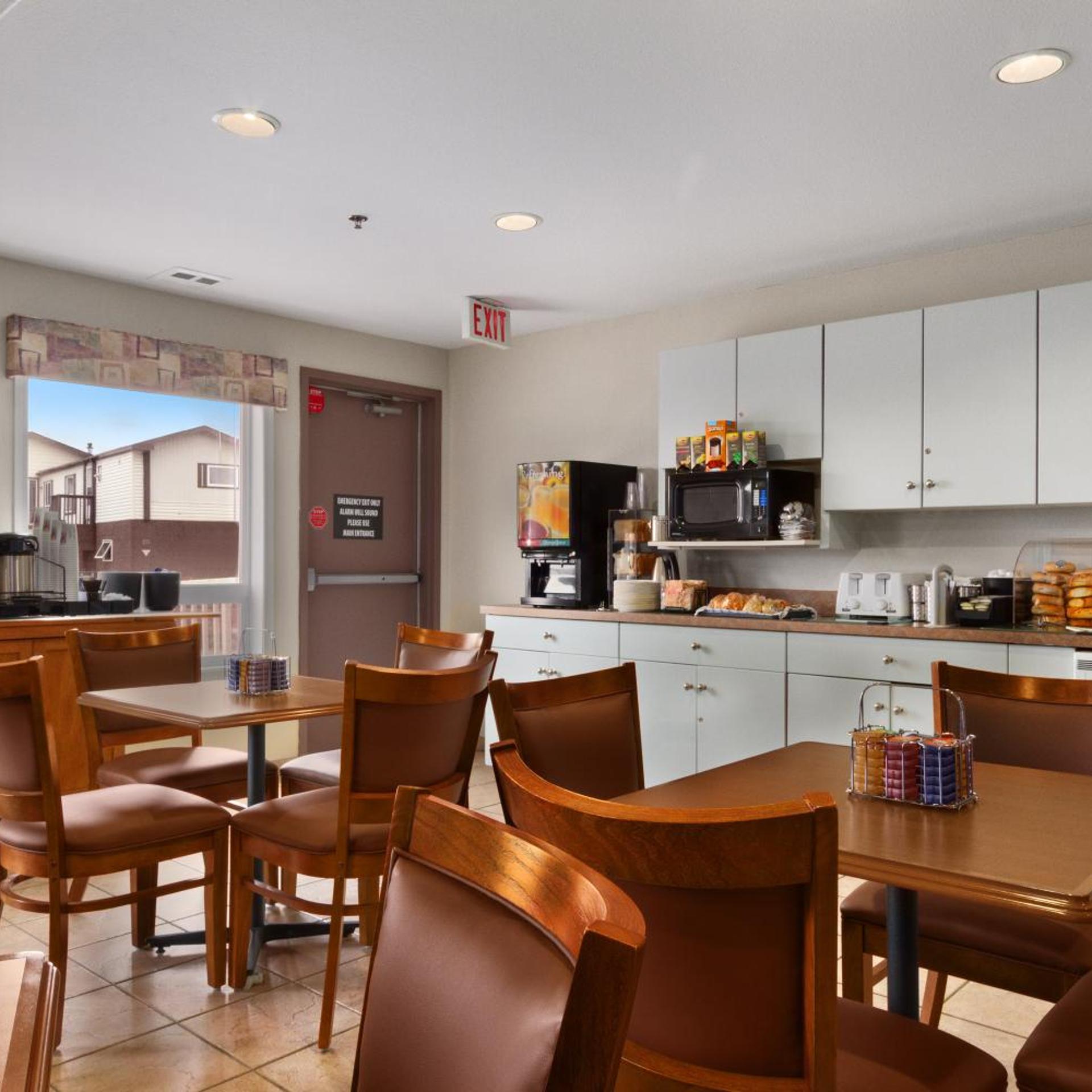 Super 8 by Wyndham Yellowknife 26/39