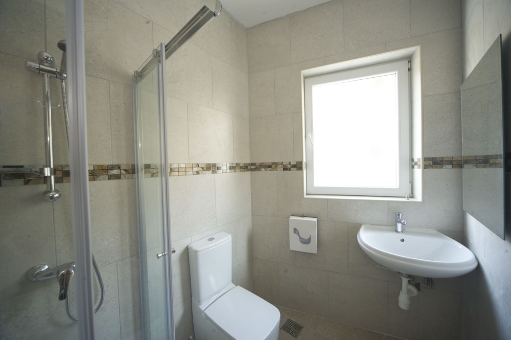 Marco Polo Malta Hostel 40/41