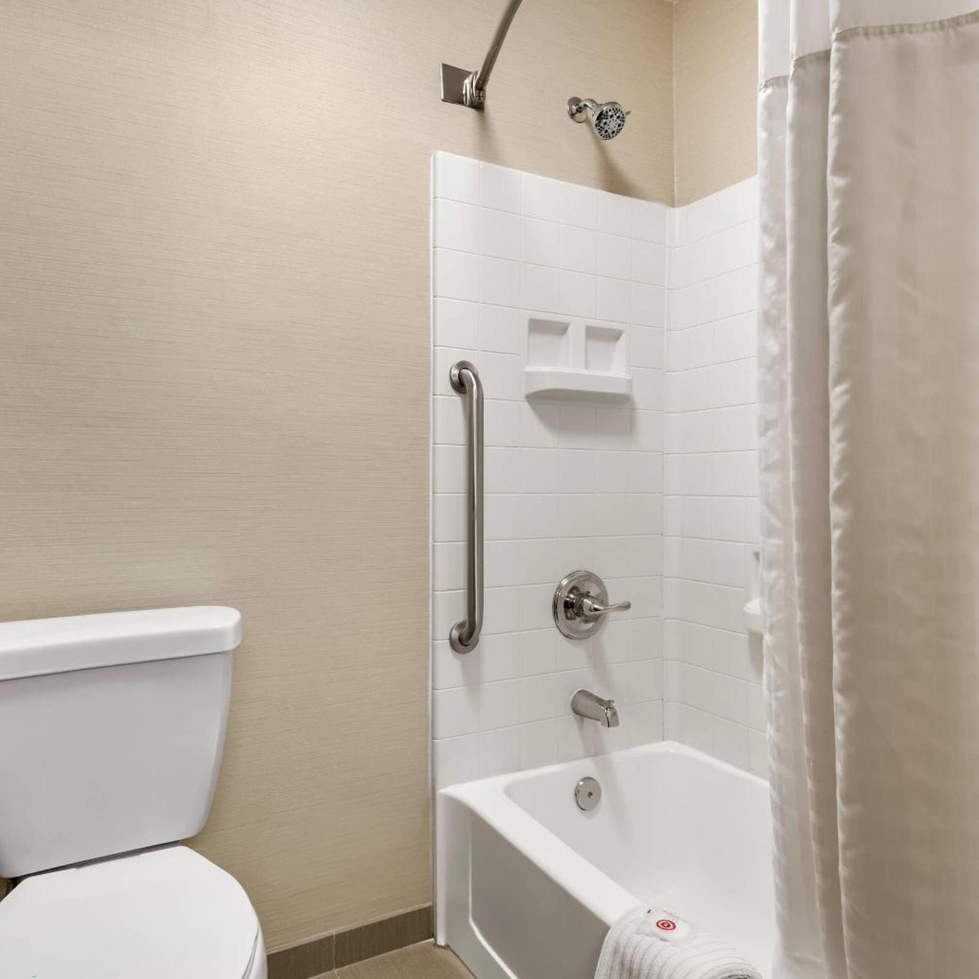جناح بسرير كوين، Comfort Inn and Suites North East, MD 5/6