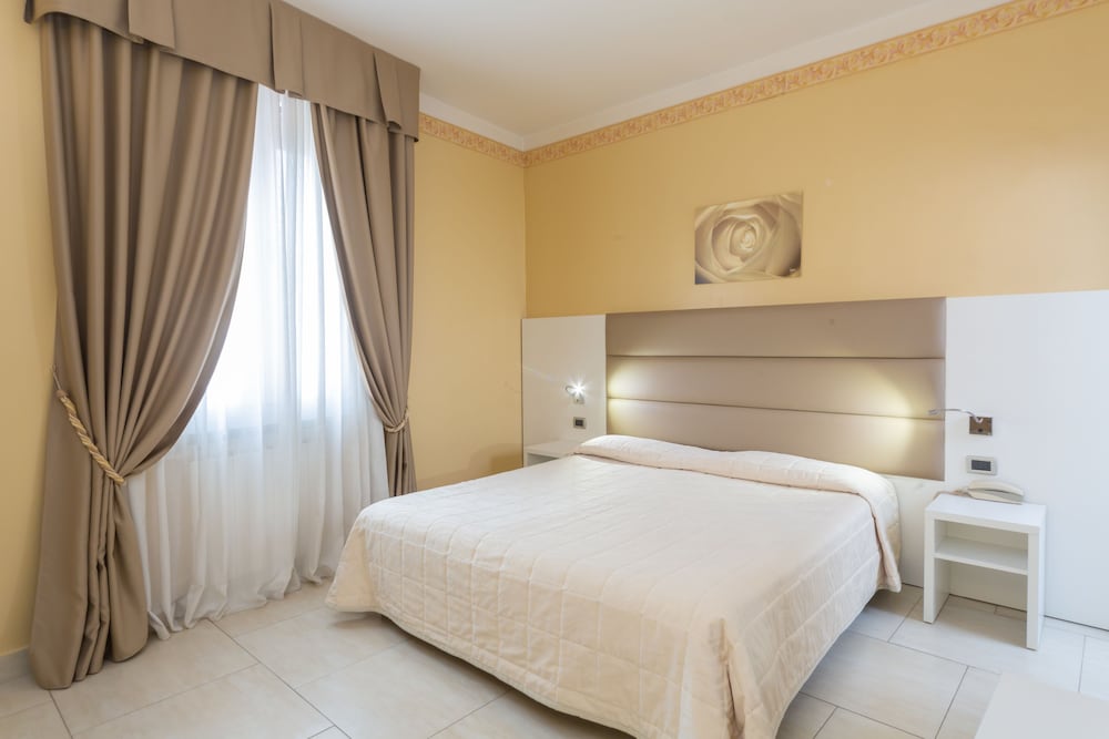 Hotel University 23/66