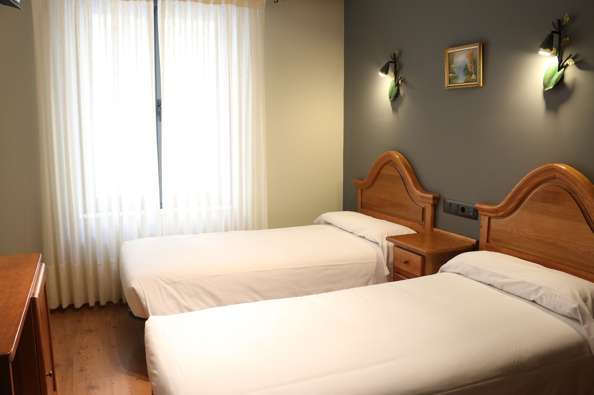 ECONOMY, TWIN BEDS