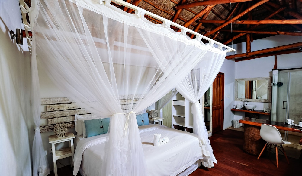 Vilanculos Beach Lodge T 14/50