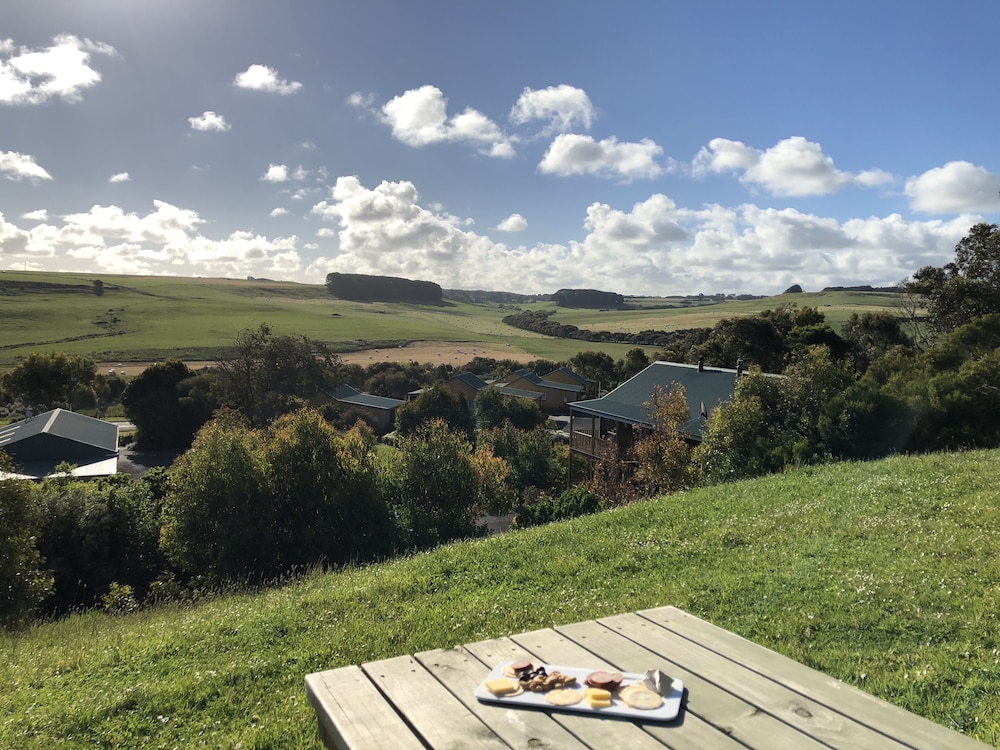 DAYSY HILL COUNTRY COTTAGES 30/50