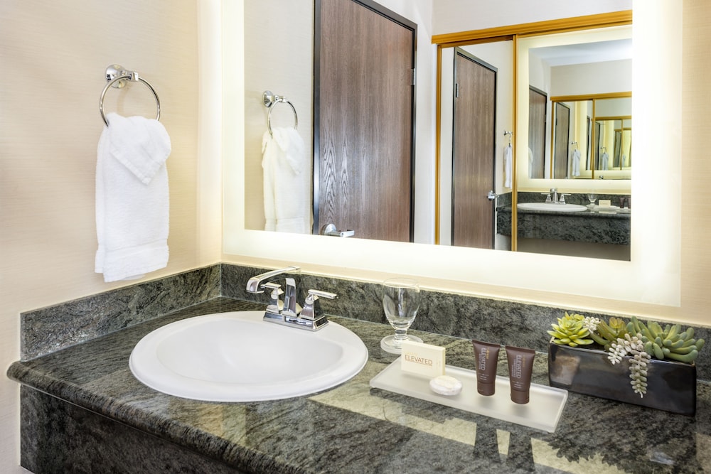 Ayres Suites 54/55