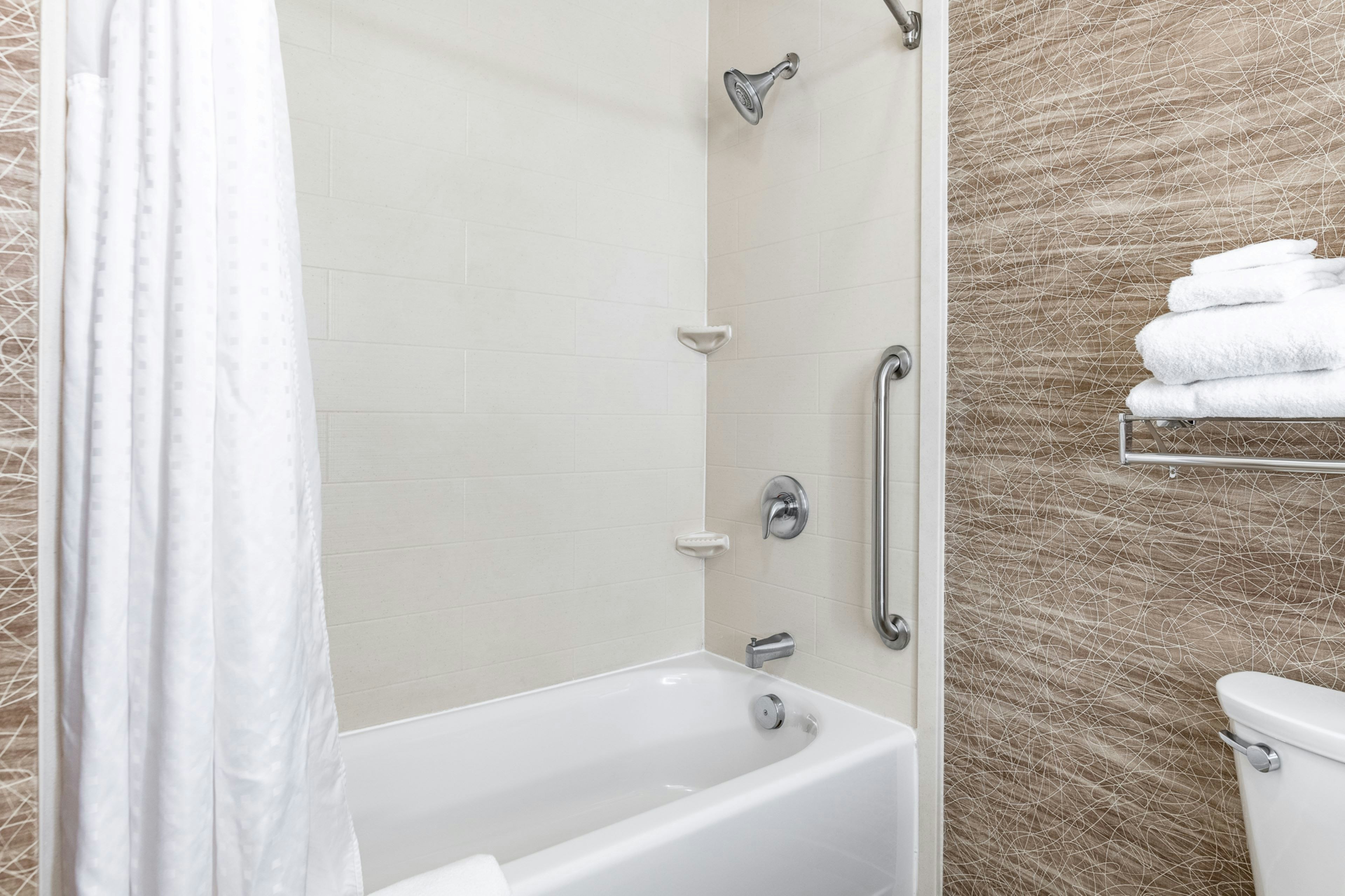 Holiday Inn Express & Suites New Martinsville 72/73