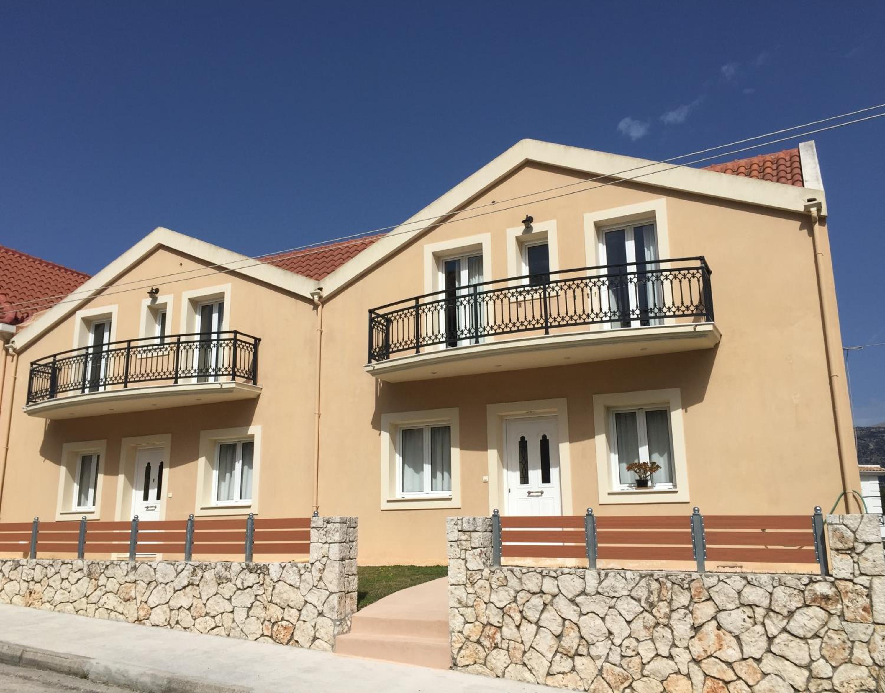 Helianthus Apartments 13/15
