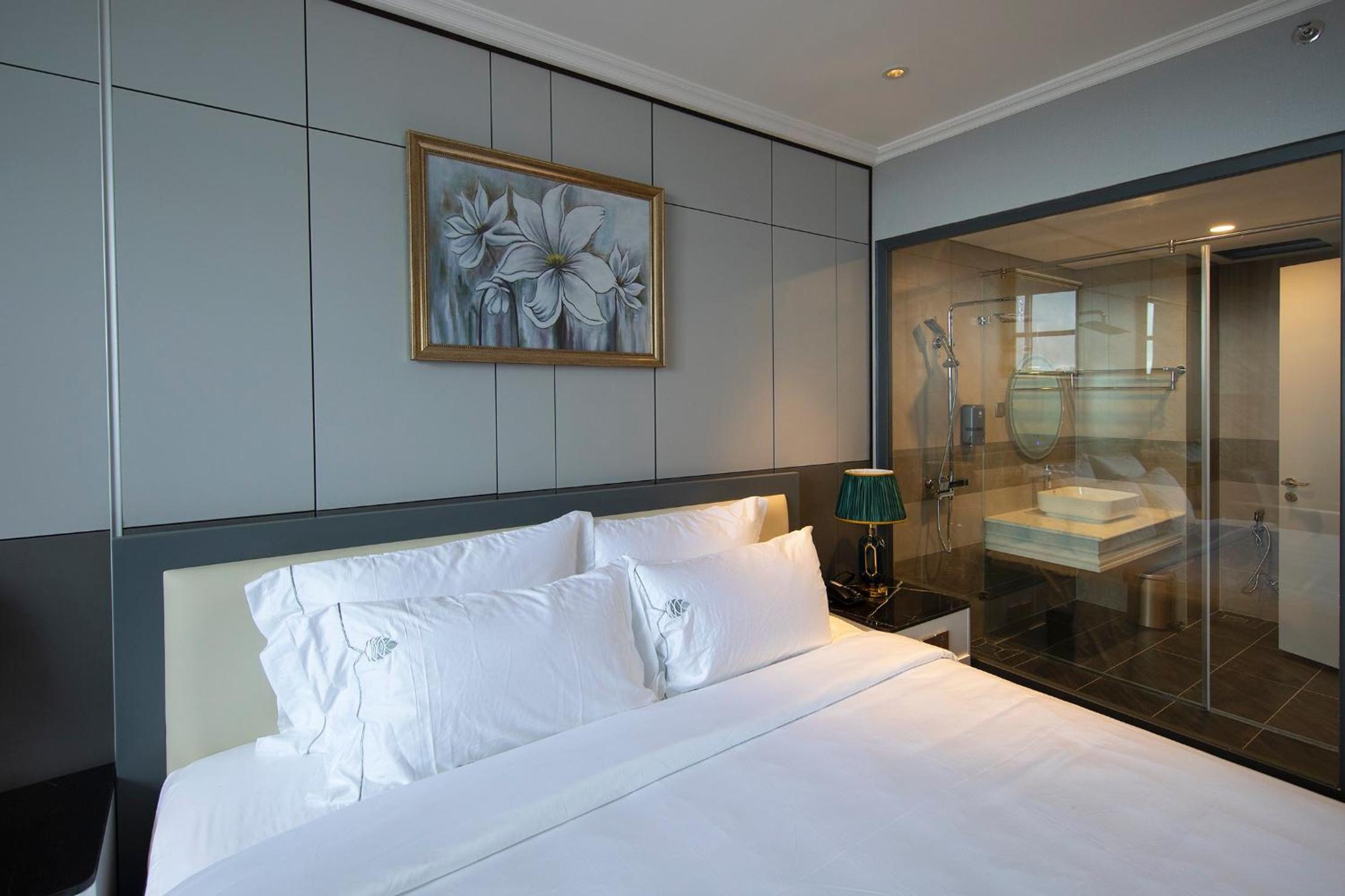 Deluxe, King Bed, City View