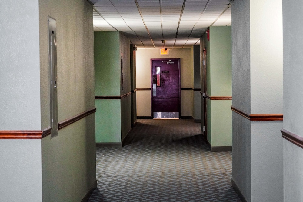 American Inn and Suites Dundee (ex Days Inn and Suites) 24/31