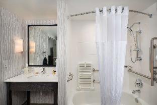 غرفة بسريرين كوين يُسمح فيها بالحيوانات الأليفة، Best Western Plus Agate Beach Inn 4/4