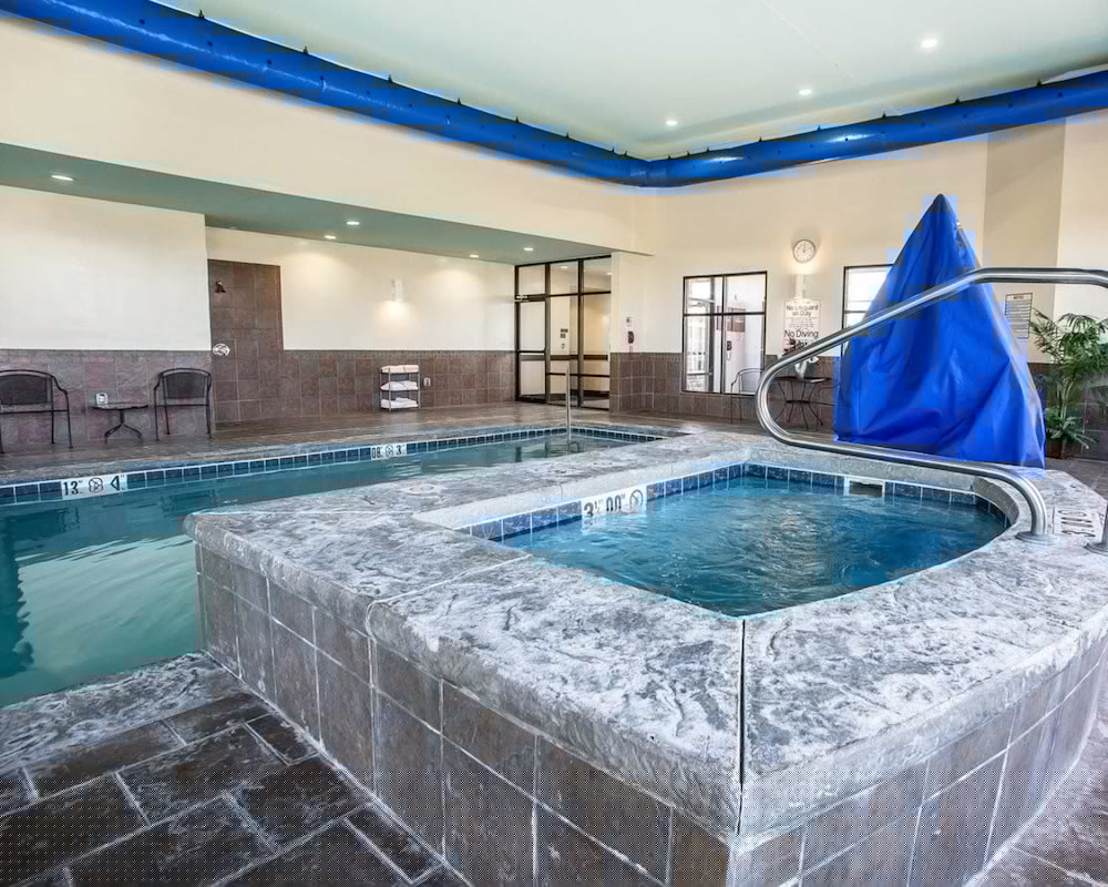 Comfort Suites Troy-I75 32/69