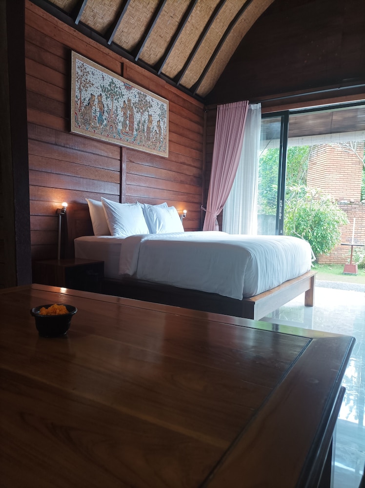 SUPERIOR, KING BED