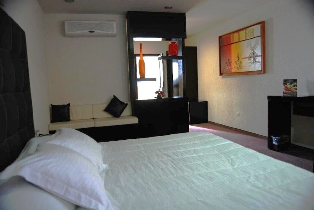 Suite, King Bed