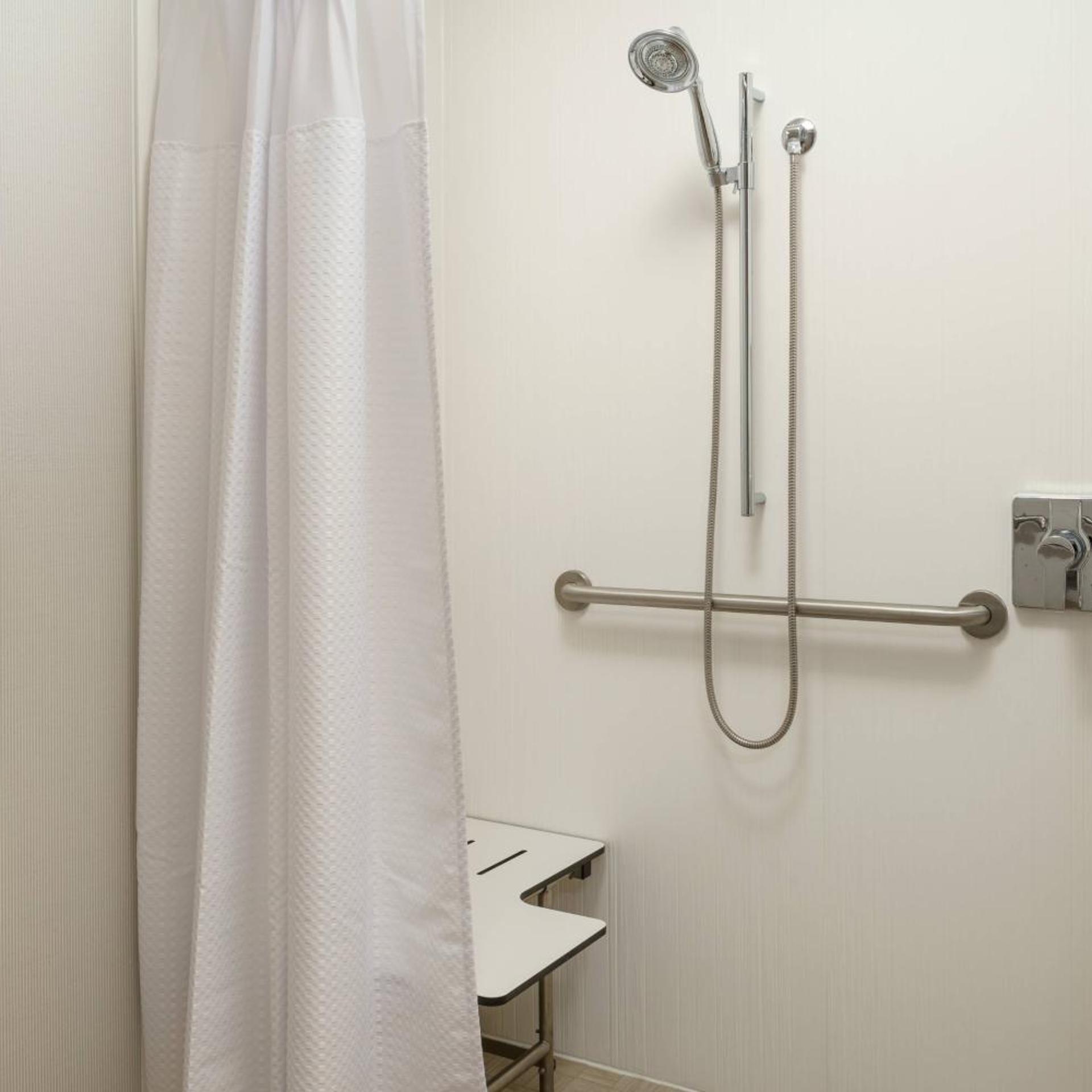Guest Room, King Bed, Large, Corner, Courtyard Houston Downtown Convention Center 3/3