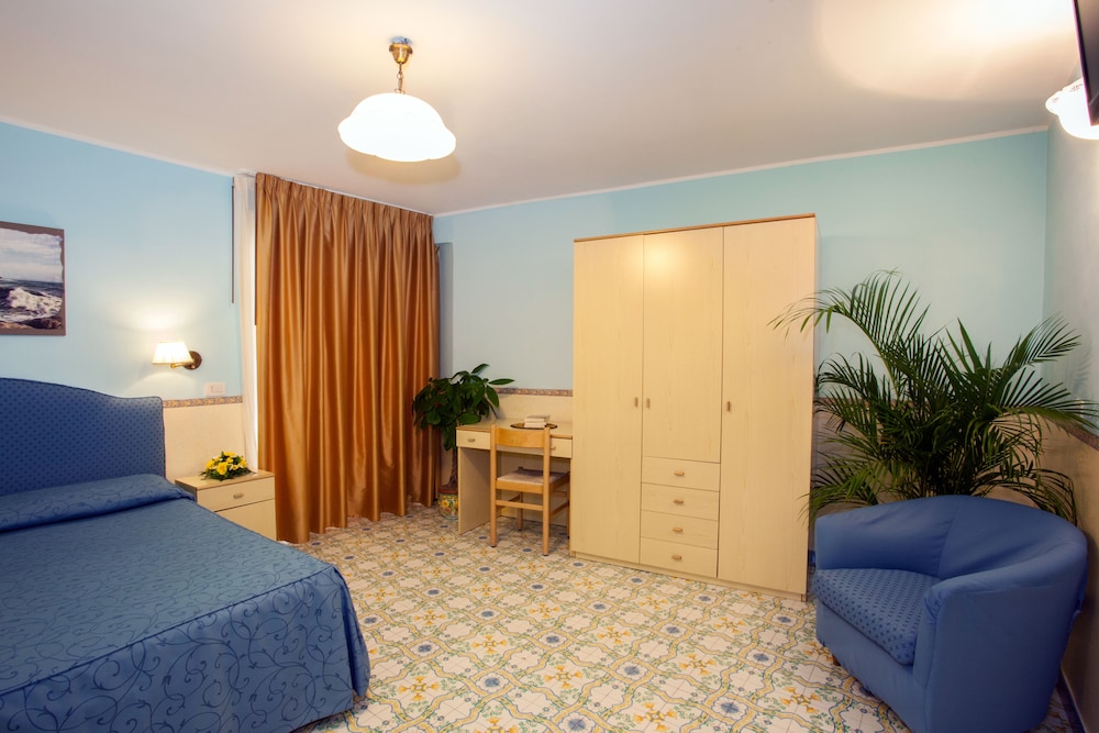 Hotel Amalfi 33/79