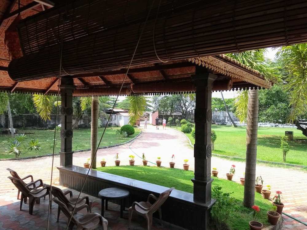 Baywatch Beach Resort 30/45