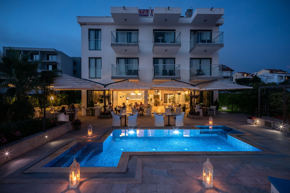Boutique Hotel Life 2/50