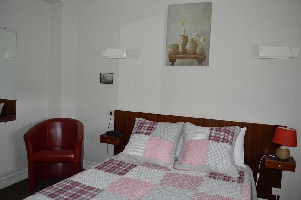 HOTEL CHRISTINA 32/57