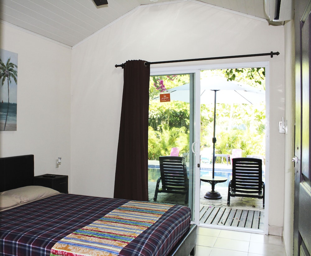 Jaco Lodge 15/50