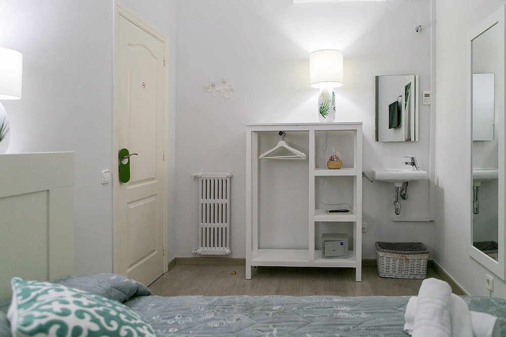 Blanc Guesthouse 24/50