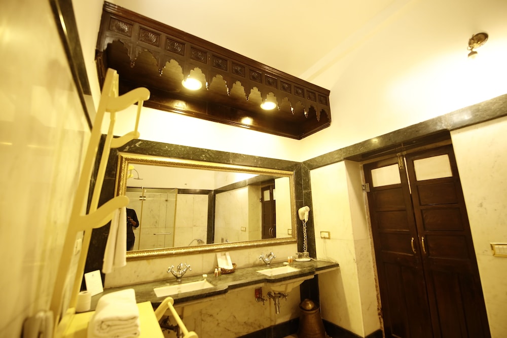 NARAIN NIWAS PALACE 6/49