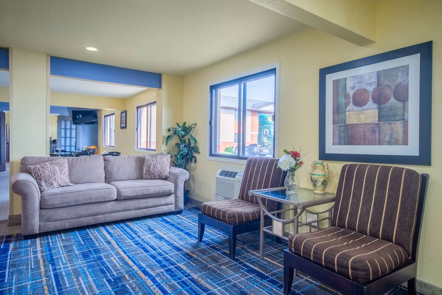 Days Inn & Suites by Wyndham Waterloo 17/30