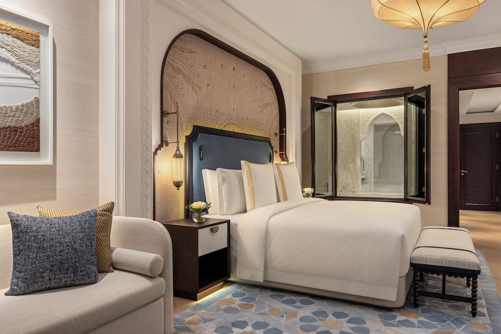 Cinema, Deluxe, King Bed, Palm Sea View, Sofa, Balcony