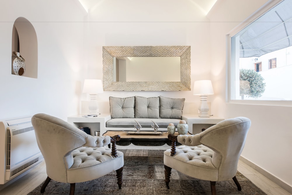 Aqua Luxury Suites 50/75