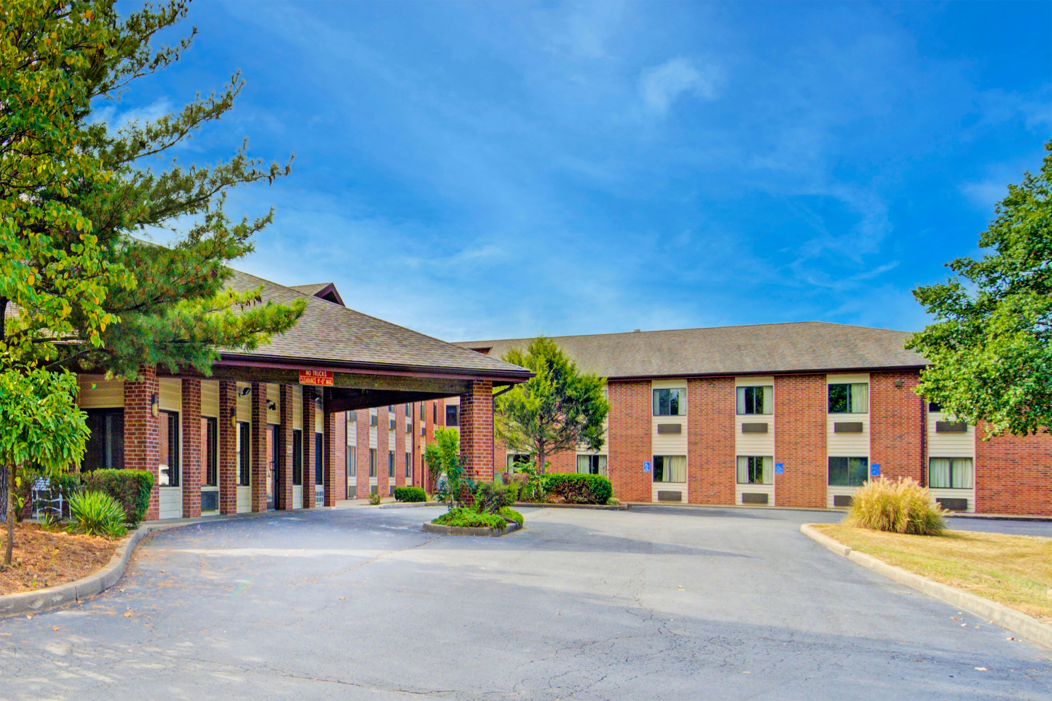 Capital O Amerihost Inn and Suites Fulton Hwy 54 MO 7/63
