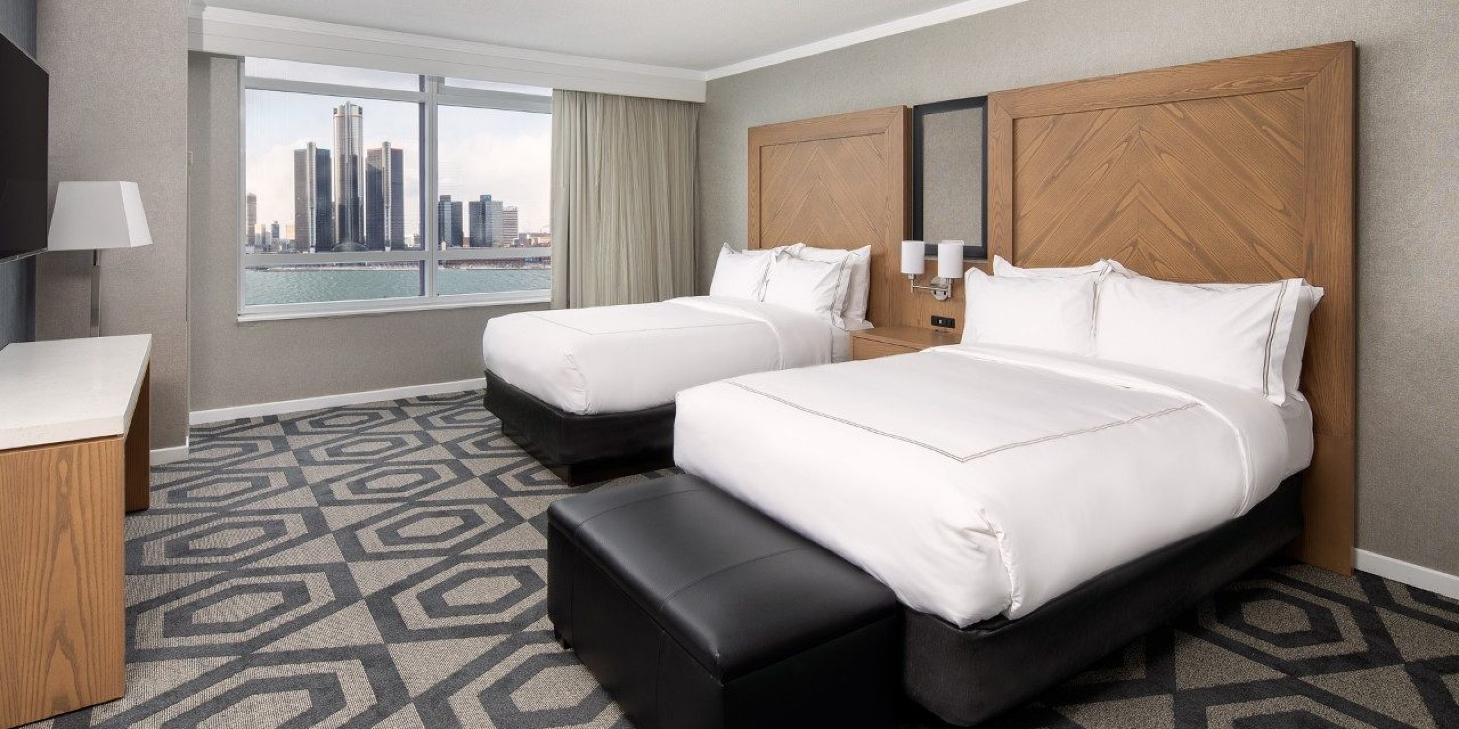 Luxury, 2 Beds, River View, Forum Tower