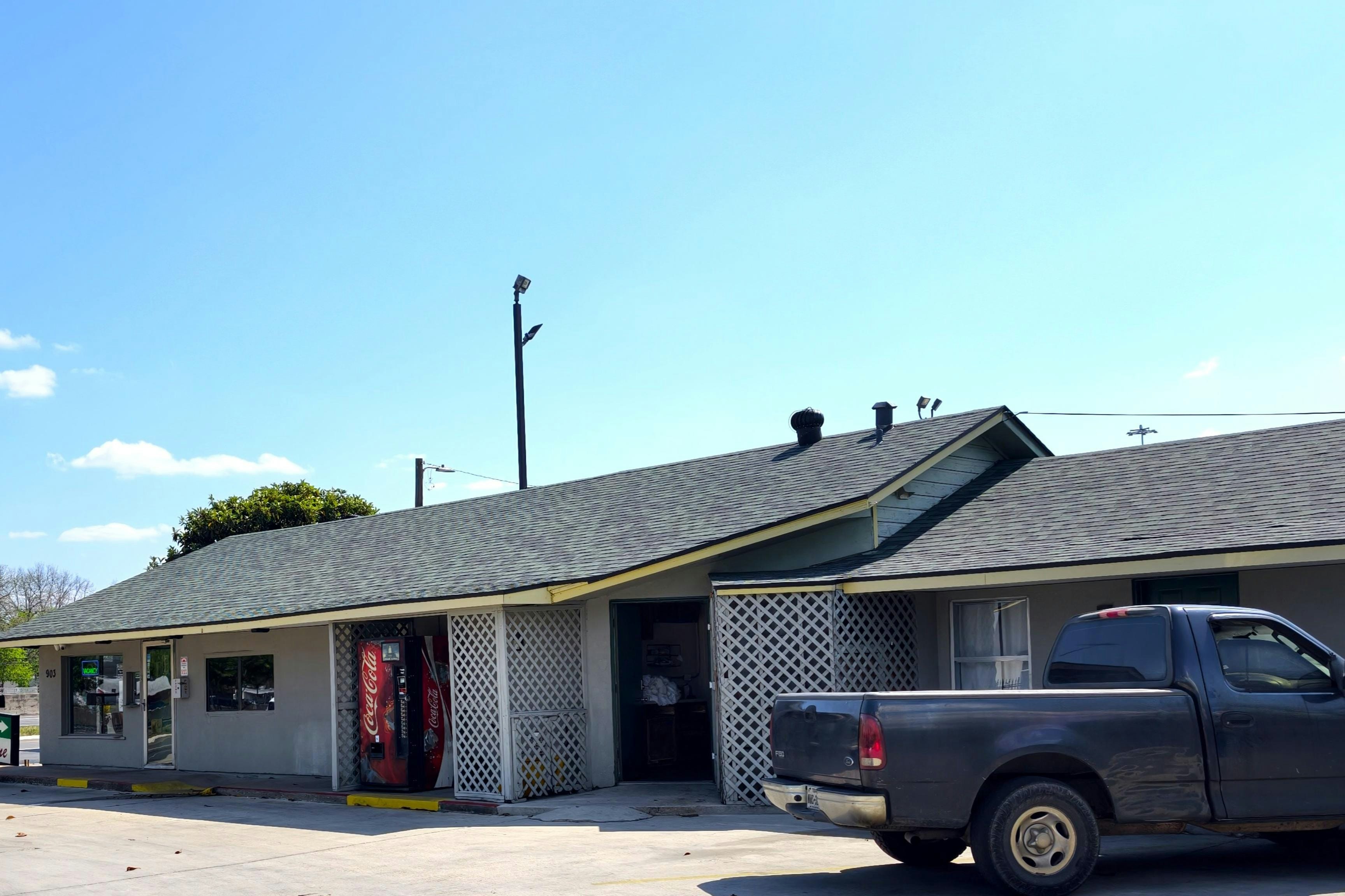 Best Budget Inn San Marcos, TX 27/31