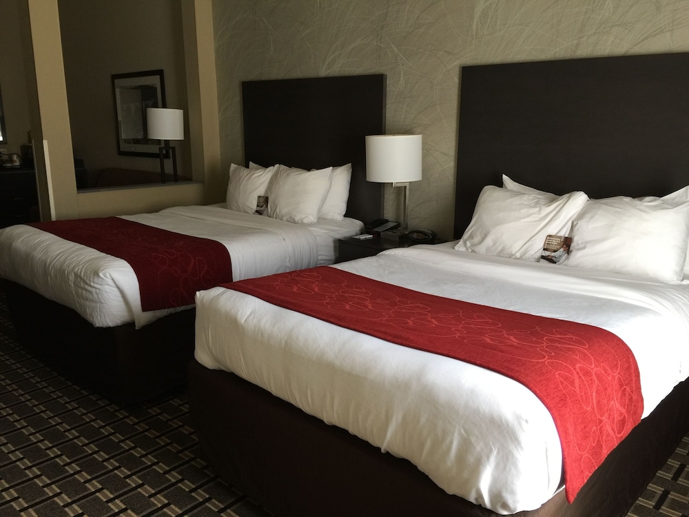 Comfort Suites Uniontown, PA 17/44