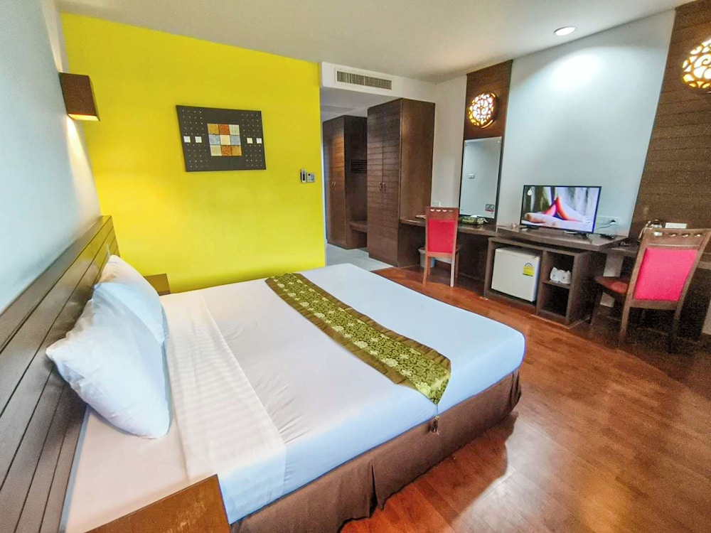 DELUXE, DOUBLE BED
