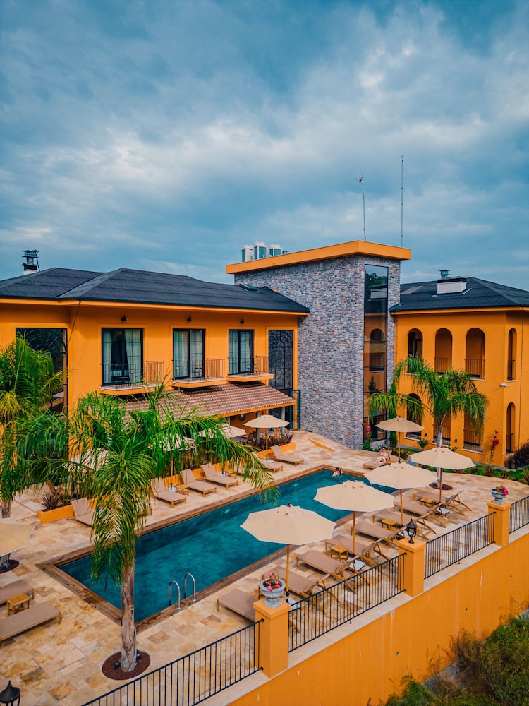 The Remote Hotel 39/44